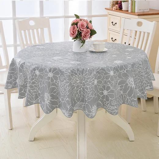 table à manger conviviale avec nappe élégante