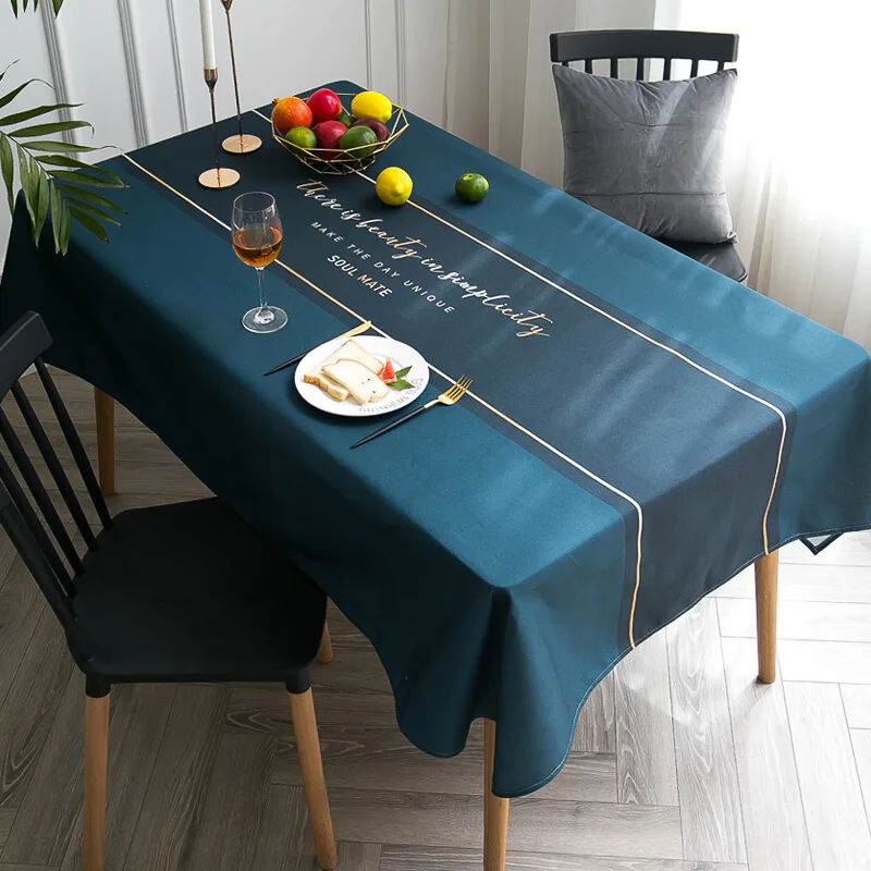 table décorative avec nappe bleue