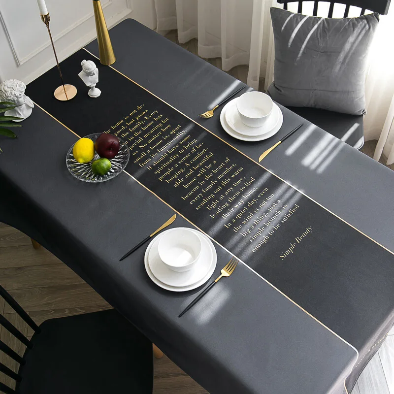 nappe noire et dorée élégante