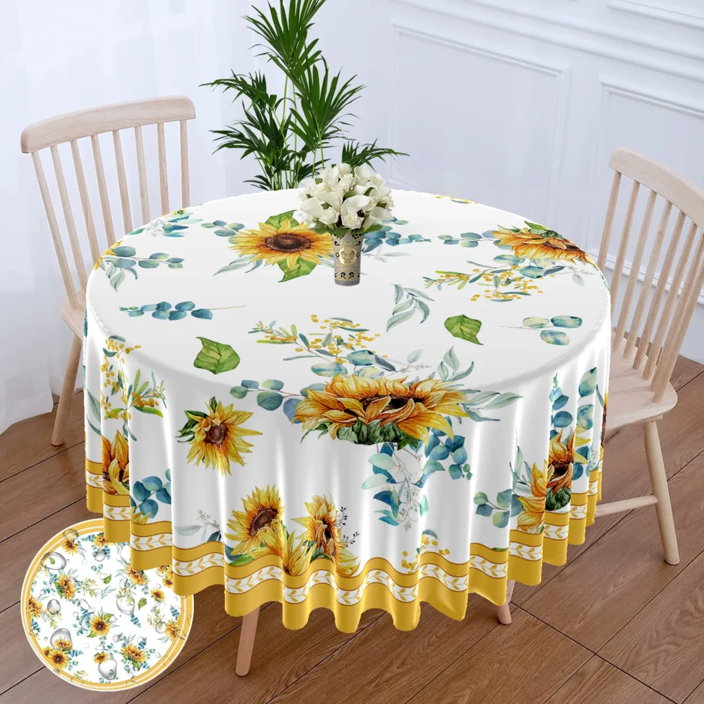 table élégante avec nappe blanche et fleurs